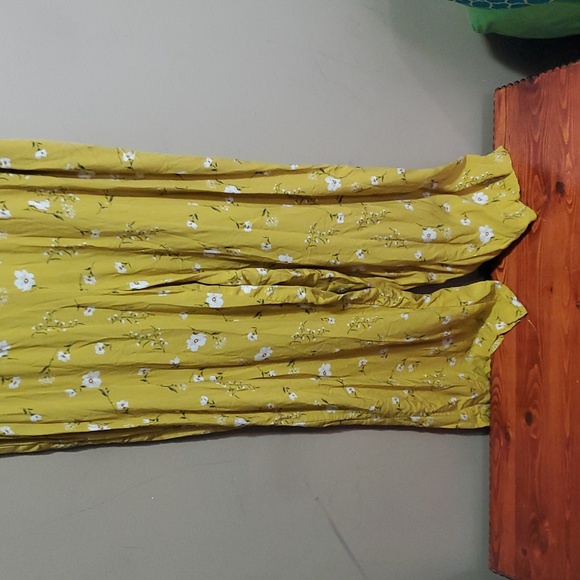 Old Navy Yellow Floral Jumpsuit Size Large - Picture 3 of 5